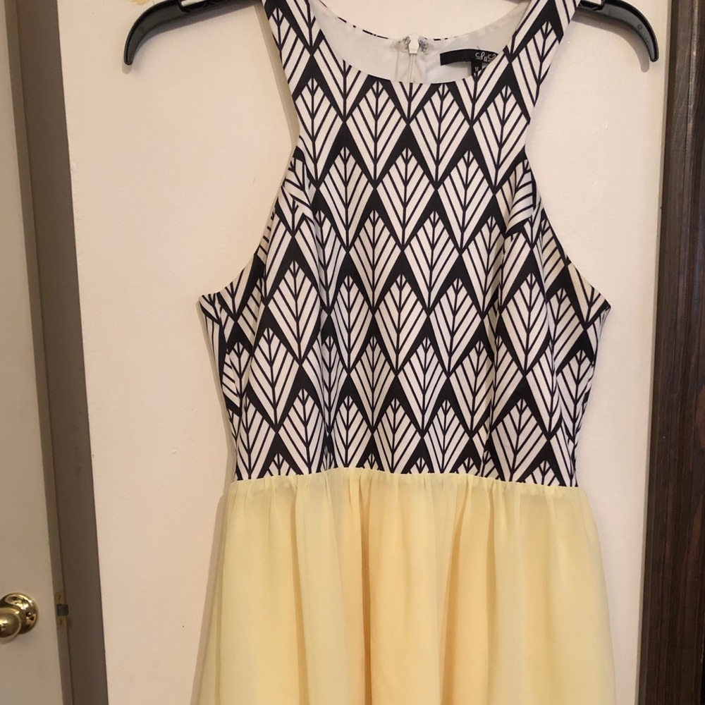 LuLu’s medium dress. Black, white & yellow.